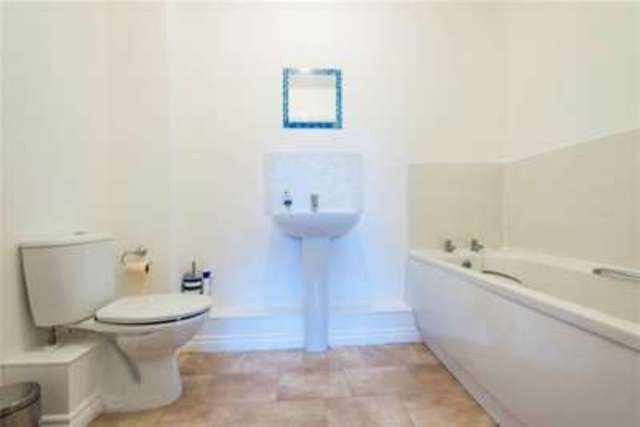  Image of 2 bedroom Flat to rent in The Parade Tukes Avenue Gosport PO13 at Gosport, PO13 8NR