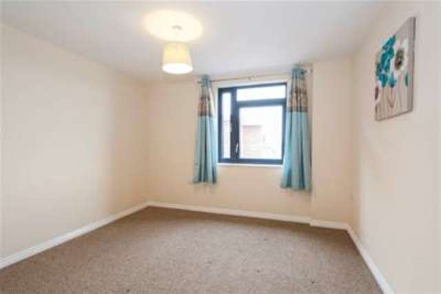  Image of 2 bedroom Flat to rent in The Parade Tukes Avenue Gosport PO13 at Gosport, PO13 8NR