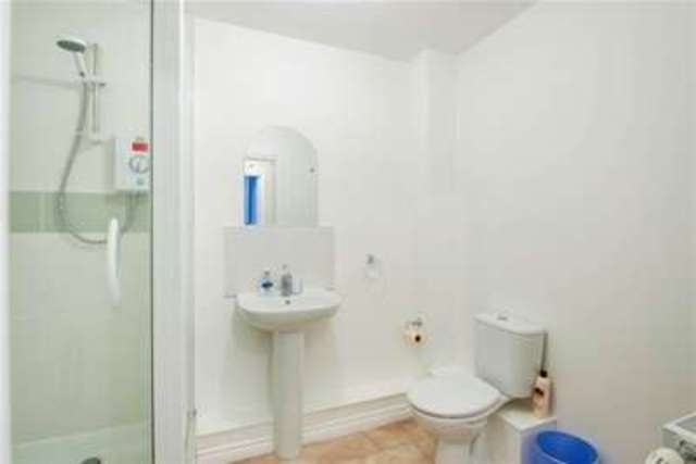  Image of 2 bedroom Flat to rent in The Parade Tukes Avenue Gosport PO13 at Gosport, PO13 8NR