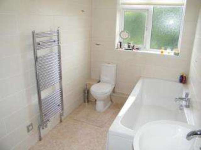  Image of 4 bedroom Detached house for sale in Ashtree Road Oadby Leicester LE2 at Oadby Leicester Oadby, LE2 5TB