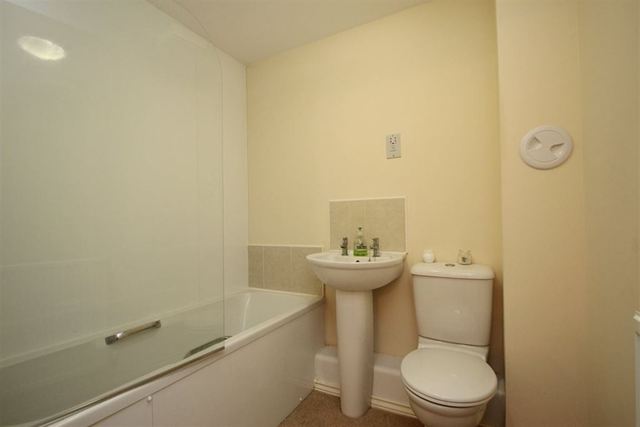  Image of 2 bedroom Flat to rent in Avondale Grove East Kilbride Glasgow G74 at East Kilbride South Lanarkshire South Lanarkshire, G74 1BF