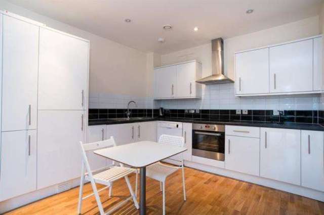  Image of 1 bedroom Flat for sale in Axminster Road London N7 at London  Holloway Road, N7 6FR