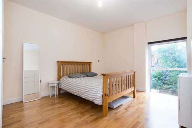  Image of 1 bedroom Flat for sale in Axminster Road London N7 at London  Holloway Road, N7 6FR