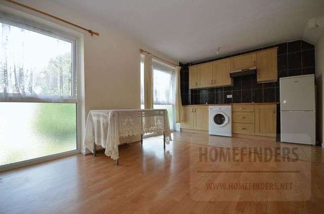  Image of 2 bedroom Flat to rent in Aylesbury Close London E7 at Aylesbury Close  London, E7 9AU