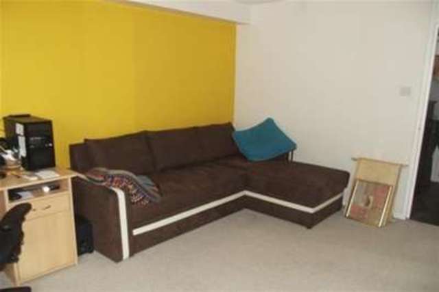  Image of 1 bedroom Flat to rent in Aylesbury Close London E7 at Forest Gate, E7 9AU