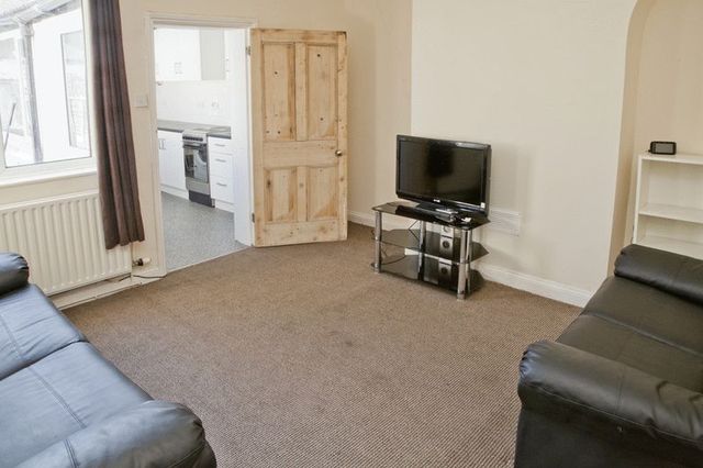  Image of 4 bedroom Terraced house for sale in Baggholme Road Lincoln LN2 at Baggholme Road  Lincoln, LN2 5BQ