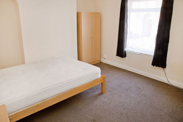  Image of 4 bedroom Terraced house for sale in Baggholme Road Lincoln LN2 at Baggholme Road  Lincoln, LN2 5BQ