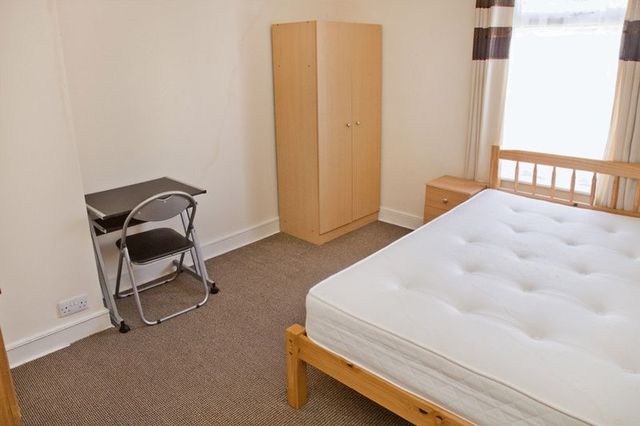  Image of 4 bedroom Terraced house for sale in Baggholme Road Lincoln LN2 at Baggholme Road  Lincoln, LN2 5BQ