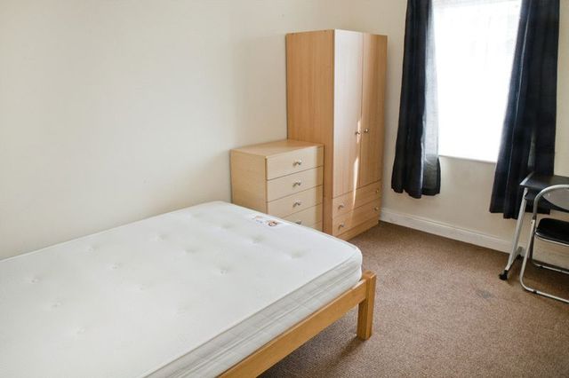  Image of 4 bedroom Terraced house for sale in Baggholme Road Lincoln LN2 at Baggholme Road  Lincoln, LN2 5BQ