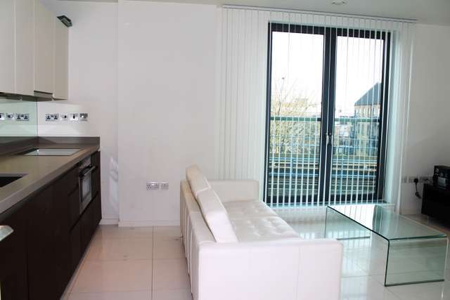  Image of 2 bedroom Flat to rent in Baltimore Wharf London E14 at North Boulevard  Canary Wharf, E14 9EQ