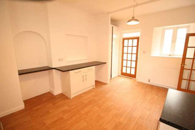  Image of 4 bedroom Cottage to rent in Barnpark Road Teignmouth TQ14 at Teignmouth Devon, TQ14 8PN