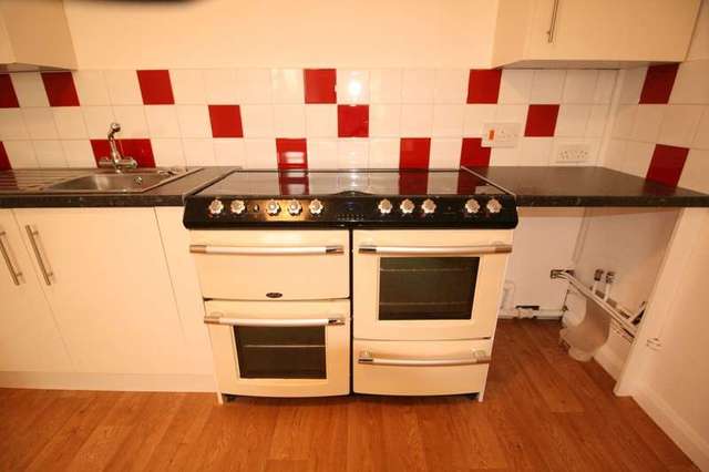  Image of 4 bedroom Cottage to rent in Barnpark Road Teignmouth TQ14 at Teignmouth Devon, TQ14 8PN