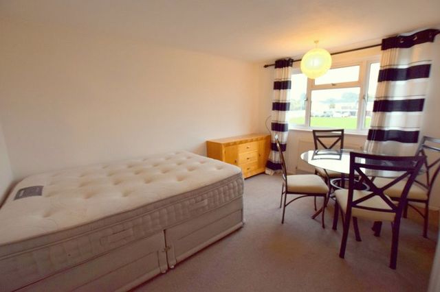  Image of 4 bedroom Terraced house for sale in Barnard Crescent Aylesbury HP21 at Barnard Crescent  Aylesbury, HP21 9PR