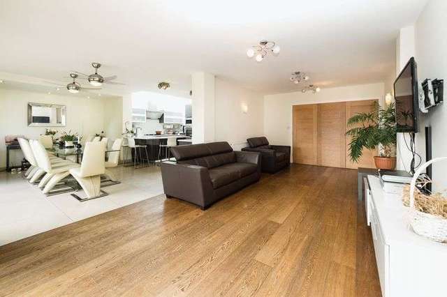  Image of 7 bedroom Detached house for sale in Barnet Road Arkley Barnet EN5 at Barnet Road  Barnet, EN5 3HD