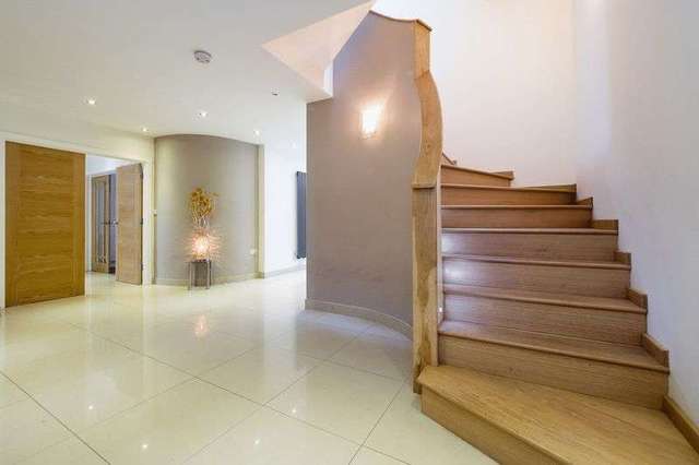  Image of 7 bedroom Detached house for sale in Barnet Road Arkley Barnet EN5 at Barnet Road  Barnet, EN5 3HD