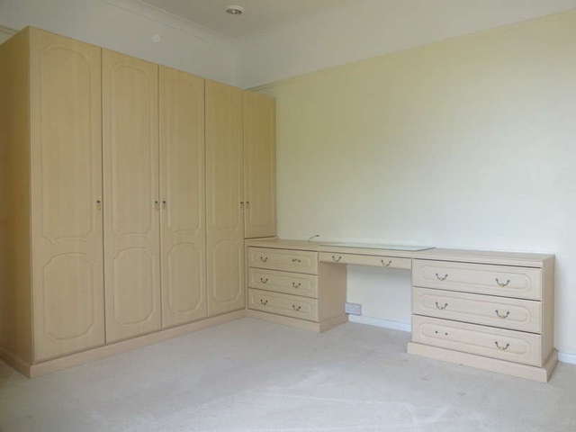  Image of 2 bedroom Flat to rent in Baslow Road Totley Rise Sheffield S17 at Totley Sheffield South Yorkshire, S17 4DQ
