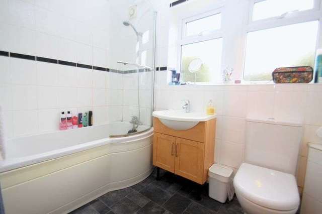  Image of 2 bedroom Flat for sale in Bays Road Pennington Lymington SO41 at Bays Road Pennington Lymington, SO41 8HN