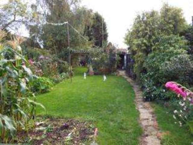 Image of 2 bedroom Bungalow for sale in Grandview Road Benfleet SS7 at Benfleet Essex Thundersley, SS7 3JZ