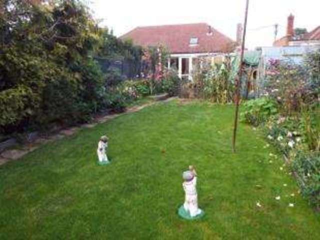  Image of 2 bedroom Bungalow for sale in Grandview Road Benfleet SS7 at Benfleet Essex Thundersley, SS7 3JZ
