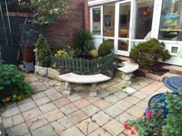 Image of 2 bedroom Bungalow for sale in Grandview Road Benfleet SS7 at Benfleet Essex Thundersley, SS7 3JZ