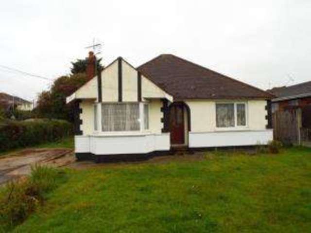  Image of 3 bedroom Bungalow for sale in Clifton Avenue Benfleet SS7 at Benfleet Essex South Benfleet, SS7 5QU