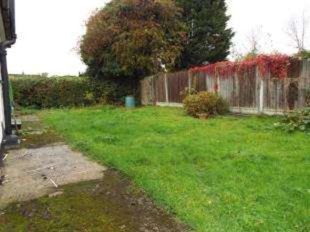  Image of 3 bedroom Bungalow for sale in Clifton Avenue Benfleet SS7 at Benfleet Essex South Benfleet, SS7 5QU