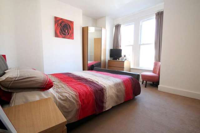  Image of 2 bedroom Cottage to rent in Beresford Road New Malden KT3 at New Malden, KT3 3RQ