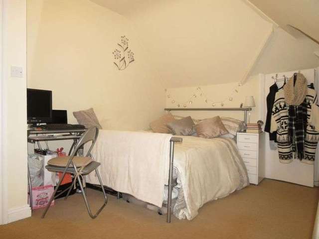  Image of 3 bedroom Flat for sale in Beresford Road Southbourne Bournemouth BH6 at Beresford Road Southbourne Bournemouth, BH6 5AA