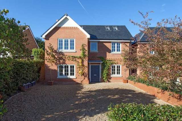  Image of 5 bedroom Detached house for sale in Berkshire Road Henley-on-Thames RG9 at Henley-On-Thames, RG9 1NA