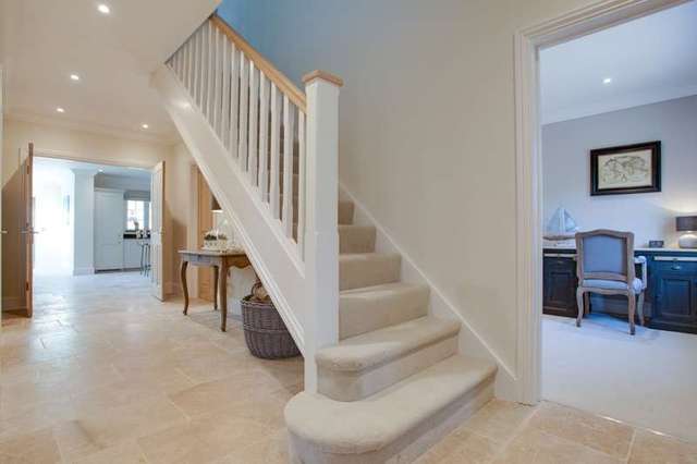  Image of 5 bedroom Detached house for sale in Berkshire Road Henley-on-Thames RG9 at Henley-On-Thames, RG9 1NA