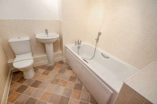  Image of 3 bedroom Town House for sale in Bicester Road Aylesbury HP18 at Bicester Road  Aylesbury, HP19 8FR