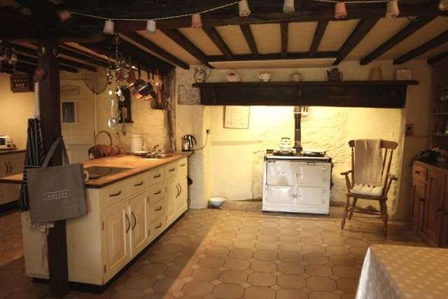  Image of 3 bedroom Semi-Detached house for sale in Hextalls Lane Bletchingley Redhill RH1 at Hextalls Lane  Bletchingley, RH1 4QT