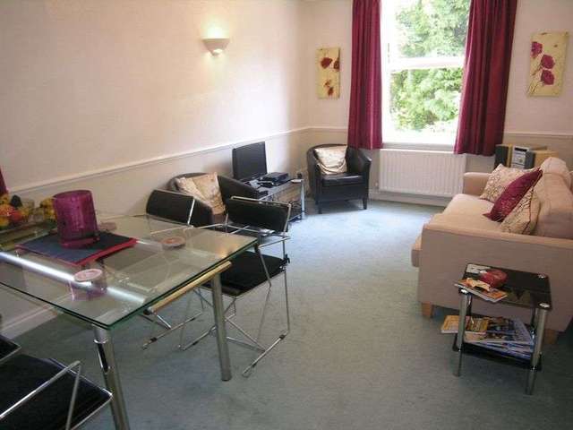  Image of 2 bedroom Flat for sale in Boscombe Cliff Road Pokesdown Bournemouth BH5 at Boscombe Cliff Road Boscombe Manor Bournemouth, BH5 1JP