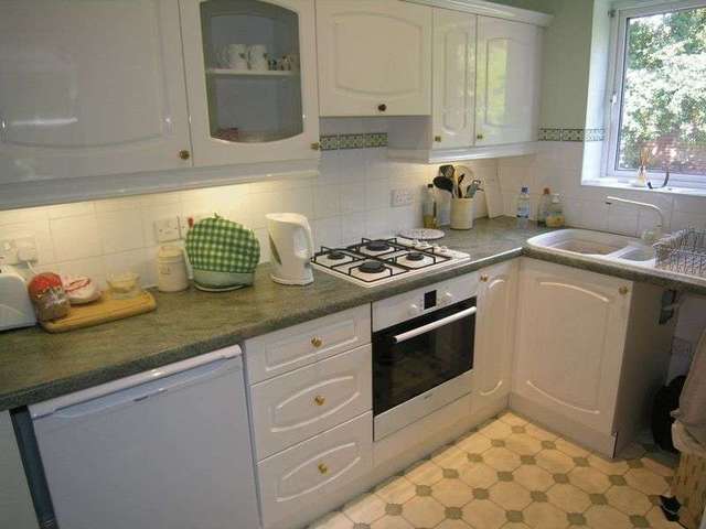  Image of 2 bedroom Flat for sale in Boscombe Cliff Road Pokesdown Bournemouth BH5 at Boscombe Cliff Road Boscombe Manor Bournemouth, BH5 1JP