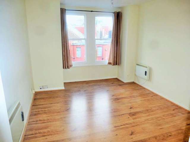  Image of 1 bedroom Flat for sale in Brading Road Brighton BN2 at Brighton Bevendean, BN2 3PE