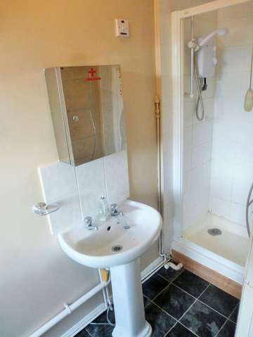  Image of 1 bedroom Flat for sale in Brading Road Brighton BN2 at Brighton Bevendean, BN2 3PE