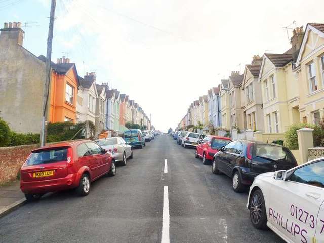  Image of 1 bedroom Flat for sale in Brading Road Brighton BN2 at Brighton Bevendean, BN2 3PE