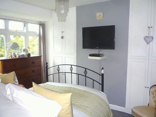  Image of 2 bedroom Terraced house for sale in Byward Avenue Feltham TW14 at Byward Avenue  Feltham, TW14 0EY