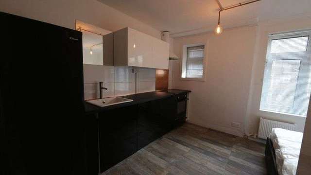  Image of Flat to rent in Cable Street London E1 at Cable Street  London, E1 0AJ