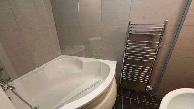  Image of Flat to rent in Cable Street London E1 at Cable Street  London, E1 0AJ