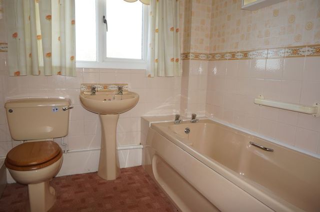  Image of 1 bedroom Bungalow for sale in St. Therese Close Callington PL17 at St Therese Close  Callington, PL17 7QF