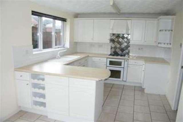  Image of 4 bedroom Detached house to rent in Camellia Drive Clayton-Le-Woods Chorley PR25 at Leyland, PR25 5RW