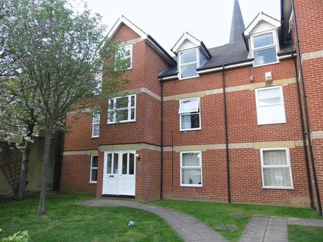  Image of 2 bedroom Flat to rent in Cameron Road Croydon CR0 at Cameron Road  CROYDON, CR0 2SR