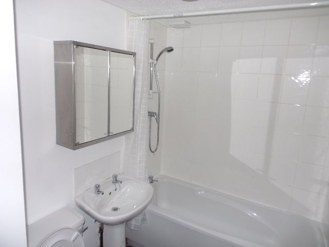  Image of 1 bedroom Flat to rent in Canal Street Paisley PA1 at Paisley Renfrewshire Renfrewshire, PA1 2HQ