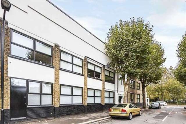  Image of 3 bedroom Flat to rent in Cann Hall Road London E11 at London, E11 3NL