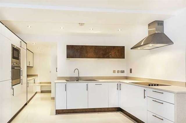  Image of 3 bedroom Flat to rent in Cann Hall Road London E11 at London, E11 3NL