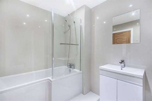  Image of 3 bedroom Flat to rent in Cann Hall Road London E11 at London, E11 3NL