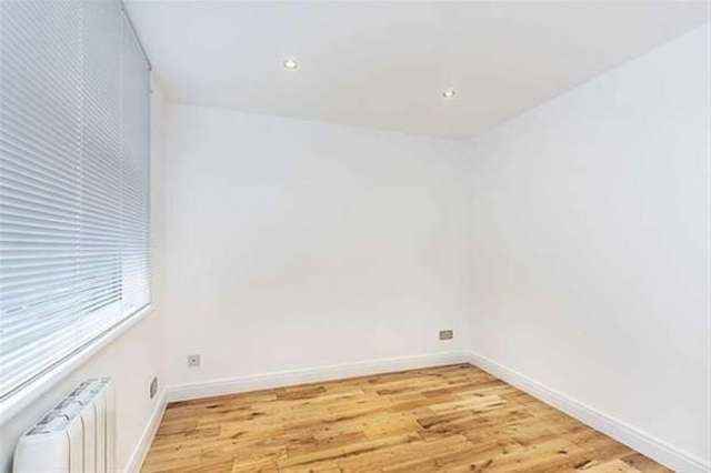  Image of 3 bedroom Flat to rent in Cann Hall Road London E11 at London, E11 3NL