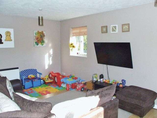  Image of 2 bedroom Flat for sale in Canons Close Reigate RH2 at Canons Close  REIGATE, RH2 9RR