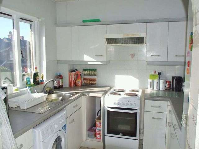  Image of 2 bedroom Flat for sale in Canons Close Reigate RH2 at Canons Close  REIGATE, RH2 9RR